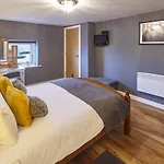 Host & Stay - Abbey Heights